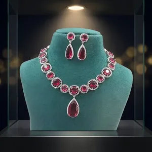 Parure de bijoux classique en alliage plaqué argent avec strass en cristal pour femme, comprenant un collier et des boucles d'oreilles pendantes en forme de goutte d'eau taille poire, idéale pour mariage - Product Image 5