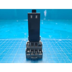 Módulo de Relé Temporizador Electrónico IDEC SY4S-05 + GT5Y-2SN, Usado como Pieza de Repuesto para Equipos Semiconductores Antiguos - Product Image 3