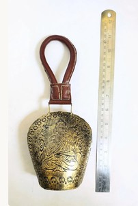 กระดิ่งวัวเหล็กแบบสวิสพร้อมสายหนัง ตกแต่งบ้านสไตล์เรียบง่าย สำหรับพิธีกรรม ทำสมาธิ และตกแต่งสวน รับผลิตตามแบบ OEM - Product Image 4