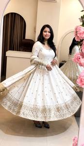 Nouvelle collection de robes en soie froissée pour femmes, avec broderies et sequins, coupe ample, pour fêtes, mariages, Diwali, longueur cheville - Product Image 3
