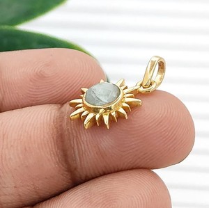 Sunburst Rainbow <b>Moonstone</b> Gemstone Charms - Gold Plated Collet Set 6mm Round <b>Pendant</b> - Product Image 4