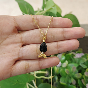 Nouvel Arrivage Collier avec Pendentif Poisson en Quartz Calcaïdonie, Queue de Sirène, Plaqué Or 18 carats, Pierre Précieuse Taillée Poire, Chaîne en Laiton - Product Image 3