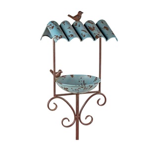 Bain d'oiseaux décoratif de luxe en métal très demandé, avec mangeoire intégrée, suspendu, résistant aux intempéries et à la rouille, idéal pour la maison et le jardin - Product Image 5