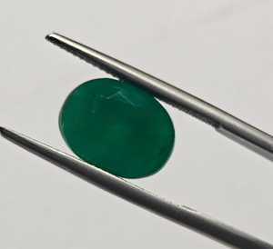 พลอยมรกตทรงรีธรรมชาติสีเขียวสำหรับทำแหวน - Product Image 1