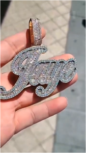 Collier Pendentif Prénom Personnalisé pour Homme, Bicolore, Lettres Moissanite Serties, Bijoux Hip Hop Tendance, Chaîne Cordon - Product Image 3