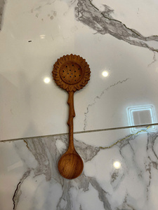 Cuillère à fentes Sunflower, tête ronde en acier inoxydable, manche en bois, ustensile de cuisine pour la friture et le service, vente en gros Vietnam - Product Image 3