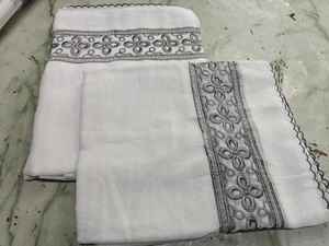 ผ้าคลุมไหล่สีขาวคุณภาพดีขายดี ผลิตจากผ้าฝ้ายวอยล์ ตัดเย็บแบบคัลเลอร์บล็อก น้ำหนักเบา ทนทาน เหมาะสำหรับฤดูหนาว สำหรับชาวมุสลิม หมายเลขสินค้า - Product Image 4