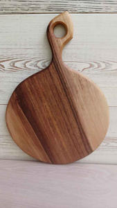 Tabla de cortar redonda de madera de calidad premium 100% con mango largo - Product Image 2