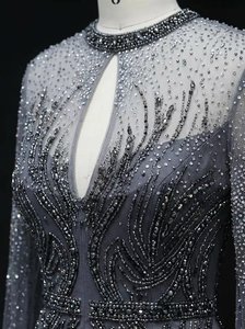 Robe de soirée sirène en gros sur le thème nautique, brodée de perles et de sequins en forme d'étoile de mer, avec cape en mousseline de soie - Product Image 3