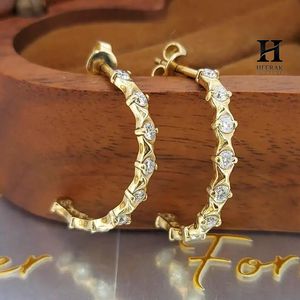 Pendientes de barra curvados de lujo con diamantes, pendientes trepadores de oreja de oro de 14K con múltiples piedras, elegantes pendientes de botón llamativos para mujer - Product Image 4