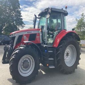 Tracteur à roues 4x4 Massey Ferguson avec transmission par engrenages, moteur automatique et fonctions numériques à vendre - Product Image 3