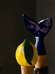 Bouchon de bouteille de vin en céramique unique, fait main, décoratif, scellant en liège, design personnalisé, accessoire de bouteille pour la vente en gros aux bars à vin - Product Image 3
