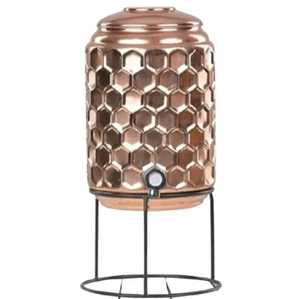 Distributeur d'eau moderne en cuivre à motif hexagonal en nid d'abeille avec support en fer, réservoir métallique ayurvédique de 5 L pour une hydratation saine - Product Image 2