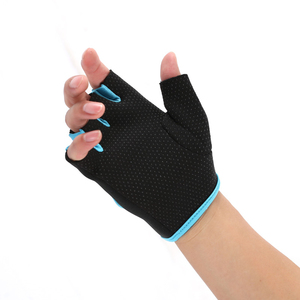 Vente en gros de gants de musculation unisexes en cuir respirant à demi-doigts avec logo personnalisé, haute qualité - Product Image 2