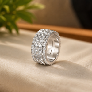 Anillo de Compromiso Unisex con Cuatro Líneas de Diamantes Redondos, Chapado en Oro Blanco de 14K, con Moissanita Engastada en Puntas, Joyería de Aniversario - Product Image 1