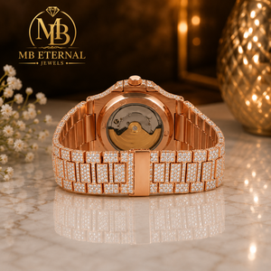 Montre en Moissanite Personnalisée en Gros, Mouvement à Quartz, Boîtier en Acier Inoxydable, Bracelet Entièrement Sertie de Pierres, Luxe Personnalisé Haut de Gamme - Product Image 4