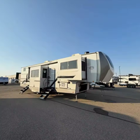 Caravane moderne légère de haute qualité pour 2 à 8 personnes avec réfrigérateur, idéale pour le camping en camion et les voyages, prête à être livrée