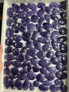 พลอยเลพิโดไลต์สีแดงธรรมชาติทรงหลังเบี้ย รูปทรงและขนาดคละแบบ คุณภาพสูง สำหรับทำเครื่องประดับ ขายส่ง - Product Image 3