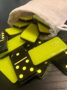 Jeu de dominos en résine double six, cadeau avec boîte personnalisée, fabrication sur mesure, mini dominos de haute qualité, écologiques - Product Image 6