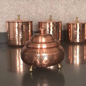 Elegante Azucarera Blanca con Diseño Floral y Tapa con Borde de Cobre, Tarro de Dulces con Pedestal Estilo Vintage, Almacenamiento para Cocina y Hogar, Regalos Festivos - Product Image 4