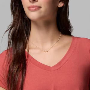 T-shirt pour femme à col en V, toucher doux, haut léger pour femme, matière polyester respirante et douce, avec logo personnalisé, design décontracté - Product Image 2