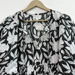 เดรสวินเทจผ้าฝ้ายพิมพ์ลายดอกไม้ด้วยมือ งานแฮนด์เมด เป็นมิตรกับสิ่งแวดล้อม คอวี แขนสามส่วน แต่งระบายลูกไม้ ซักได้ ใส่ได้ในโอกาสทางการ - Product Image 3