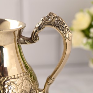 Carafe décorative élégante de qualité supérieure, finition dorée, gravée par un designer, pour la maison, les repas et les cadeaux, provenant d'Inde. - Product Image 5
