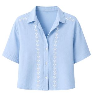 Camisa Corta Bordada Azul Cielo Personalizada para Mujer, Blusa Casual de Verano con Botones y Manga Corta, Mezcla de Lino con Logotipo Personalizado - Product Image 1