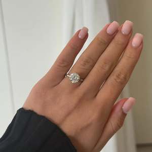 Anillo de Moissanita de Alta Calidad, Diamante Cultivado en Laboratorio, Corte Ovalado, Anillo de Compromiso de Moissanita, Engaste de Oro Blanco, Joya Clásica para Mujer - Product Image 3