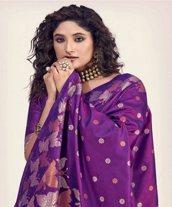 Sari de Seda Morado con Estampado de Mariposas, Traje Tradicional Indio para Bodas, para Mujer, Largo hasta el Suelo, Corte Regular - Product Image 4