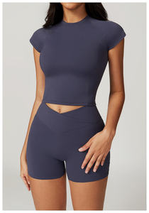 Ensemble de yoga pour femme : Crop top côtelé violet à col en V et dos nageur, leggings taille haute, manches longues, couleur unie, respirant, séchage rapide, devant - Product Image 4