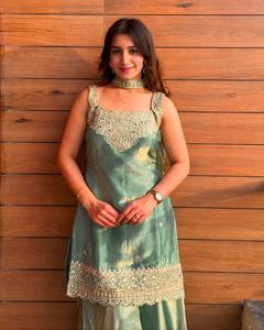 Ensemble Salwar Kameez brodé vert, robe sans manches à col carré avec châle, tenue traditionnelle indienne - Product Image 2