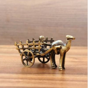 Charrette à chameaux antique finition bronze avec figurine de conducteur traditionnelle, disponible à prix de gros. - Product Image 1