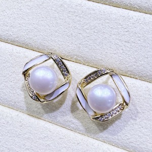 Pendientes de Botón Finos de Oro de 14K para Mujer, Estilo Simple, Geométricos, Cuadrados, Esmaltados, Huecos, con Cinta, Circonita y Perla, Zhuji Danshui - Product Image 3