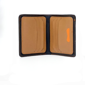 Portefeuille bifold en cuir de qualité supérieure pour homme, avec plusieurs emplacements pour cartes et une poche à billets spacieuse pour un usage quotidien - Product Image 2