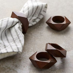 Anneaux de serviette en bois durables et écologiques pour la décoration de table de fête et de maison, avec des designs personnalisables - Product Image 1