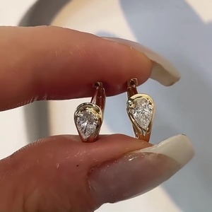 Boucles d'oreilles créoles VVS DIAM pour femme, vintage, en platine jaune PT-950, moissanite taille ovale, sertissage griffe, certifiées par un tiers - Product Image 4
