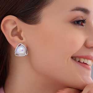 ต่างหูไข่มุกและอะคริลิคทรงสามเหลี่ยมสีรุ้งอินเทรนด์ของ prao - Product Image 5