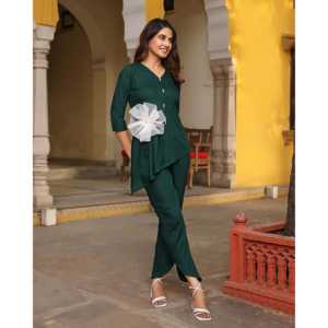 Ensemble coordonné décontracté vert bouteille taille XS en tissu crêpe, manches trois-quarts avec hauts - Product Image 3