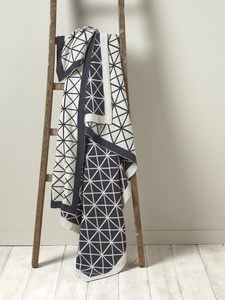 ผ้าห่มนุ่มถักจากผ้าฝ้ายคุณภาพสูง เป็นมิตรกับสิ่งแวดล้อม ลายดอกไม้สไตล์ยุโรป พร้อมพู่ห้อย ใช้ได้ทุกฤดู ขนาด 125x150 ซม. ซักเครื่องได้ - Product Image 6