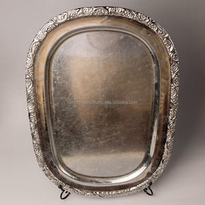 Prix de gros Plateau de service artistique en métal fabriqué à la main avec un design unique pour la maison et le commerce Décoration festive Diwali - Product Image 1