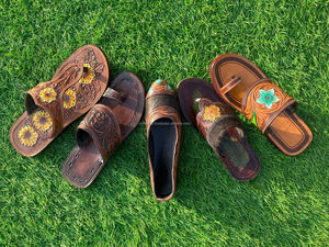 รองเท้าหนังวัวแท้แบบปิดปลายเท้าสำหรับผู้หญิงลายดอกไม้ตะวันตกทำด้วยมือมีสไตล์วินเทจใหม่ - Product Image 6