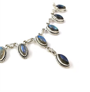 Collar de Piedras Preciosas de Labradorita Multicolor con Cabujón Marquise, Hecho con Plata Pura, Duradero e Hipoalergénico - Product Image 5