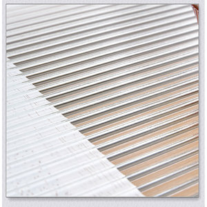 Mesa de centro de madera maciza blanca minimalista moderna con tapa de cristal de doble capa forma rectangular y borde de ratán de imitación - Product Image 4