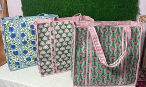 Ensemble de 3 sacs fourre-tout en coton matelassé faits à la main, brodés, à ouverture facile, écologiques, réutilisables, pour toutes les saisons, pour le shopping quotidien, à porter à l'épaule - Product Image 6