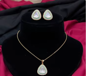 Conjunto de colgante de fiesta de diamantes de lujo con pendientes Cadena elegante para mujeres y niñas Encanto colgante para celebraciones de boda - Product Image 2