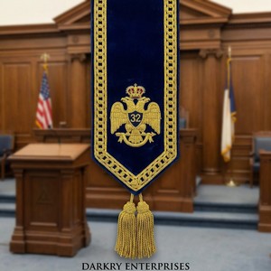 Tablier de Maître du 32e Degré de la Franc-Maçonnerie Royale, Broderie en fil de soie AASR, Velours bleu, Fait main, Régalia maçonnique, Pompons dorés, Personnalisé - Product Image 1