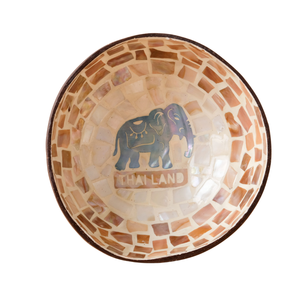 Vente en gros de bols en noix de coco gravés uniques, artisanaux modernes, polis, durables, écologiques, de haute qualité, décoratifs - Product Image 2