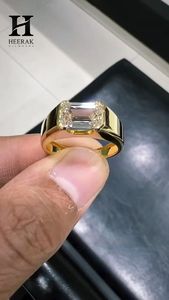แหวนแต่งงานผู้ชายทองคำขาว 14K 18K หรูหรา ประดับเพชรทรงเหลี่ยมมรกตจากแล็บ ขัดเงาสูง แบบครึ่งขอบ - Product Image 3