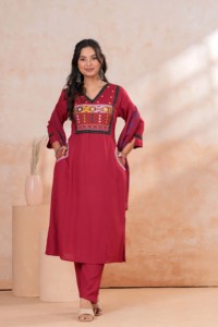 Ensemble élégant de vêtements ethniques indiens pour femmes en trois pièces, couleur marron, avec pantalon Kurti et dupatta imprimé, costume traditionnel brodé Salwar Kameez - Product Image 3